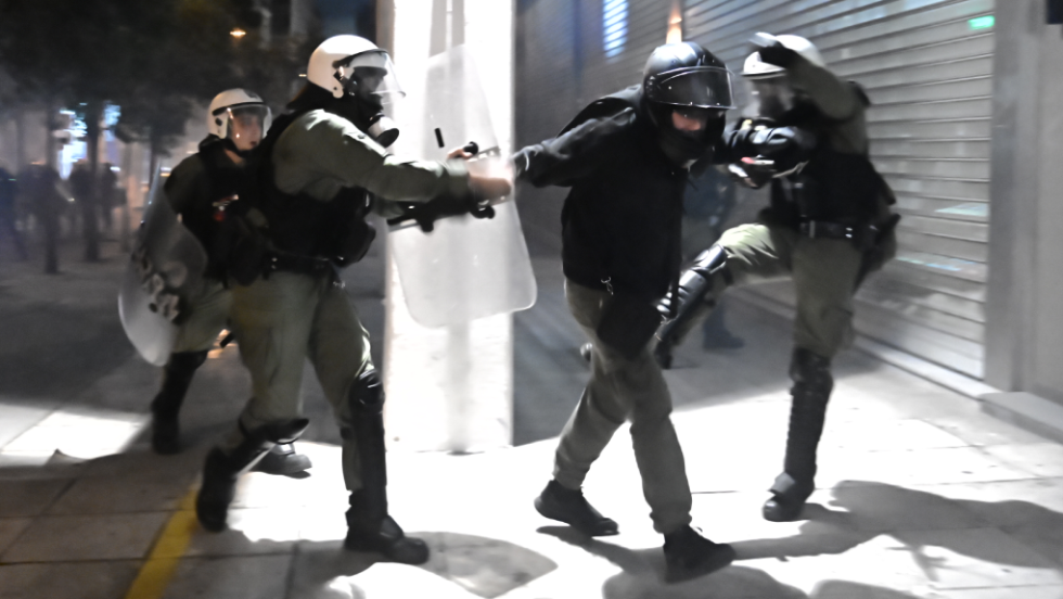 αστυνομική βία κατά διαδηλωτών