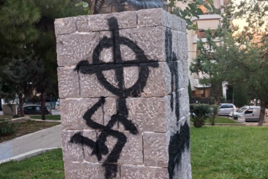 Προτομή βελουχιώτη
