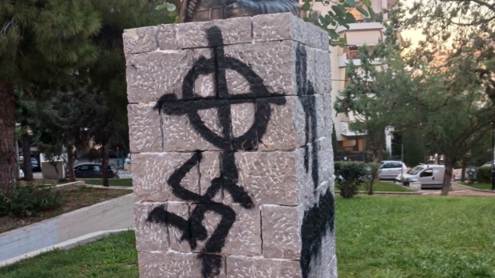 Προτομή βελουχιώτη