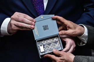 Κατάθεση σχεδίου προυπολογισμού στη Βουλή