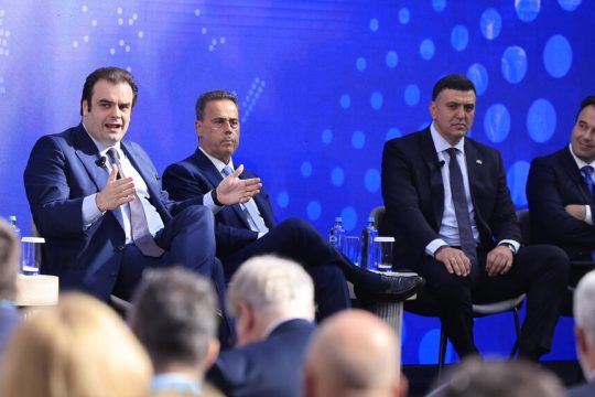 Οι υπουργοί Πιερρακάκης, Παπασταύρου, Κικίλιας και Παπαστεργίου στο πάνελ της συνόδου P-TEC