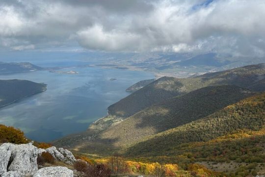 Η θέα των Πρεσπών από το υψίπεδο της Σφήκας