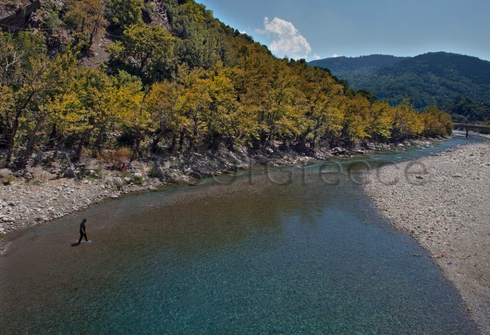 Η κοίτη του ποταμού Αχελώου κοντά στην πλαζ