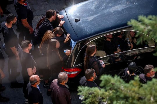 Η ένταση στα Βορίζια καλά κρατεί: Προπηλακισμοί μεταξύ των δύο οικογενειών στον Επιτάφιο