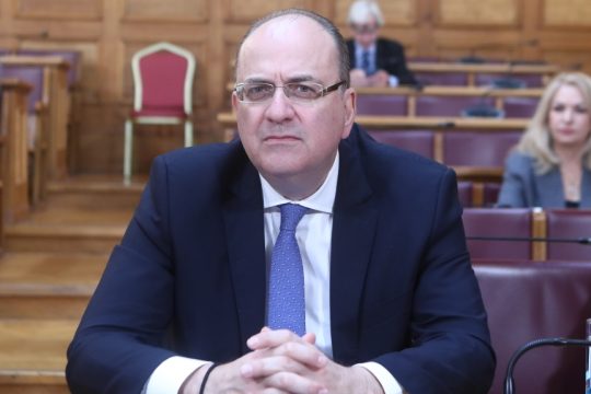 Και ψεύδεται και επιτίθεται