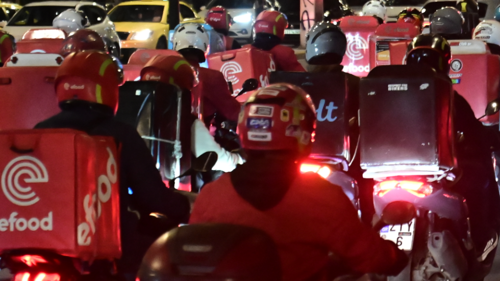 Πανελλαδική απεργία την Τσικνοπέμπτη από τους εργαζόμενους στην efood
