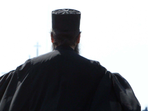 Αρχιμανδρίτης έπαιρνε ποσά από πιστούς με την υπόσχεση πως... θα γινόταν Μητροπολίτης