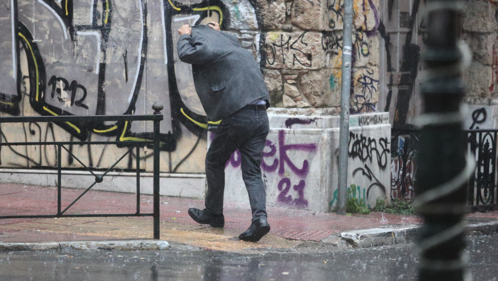 Καιρός: Με πτώση θερμοκρασίας, βροχές και καταιγίδες ξεκινάει η εβδομάδα – Οι περιοχές που θα πληγούν