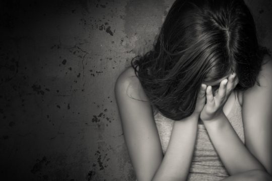 Πώς θα προστατεύσουμε την ψυχική υγεία των νέων από το στρες και τα social media [βίντεο]