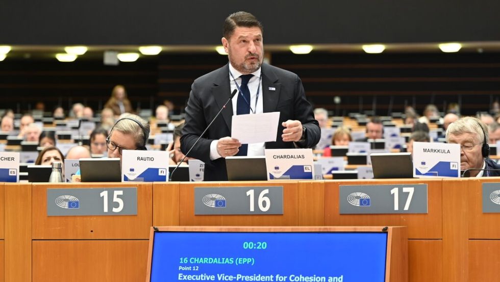 Ο Νίκος Χαρδαλιάς στο βήμα της Ευρωπαϊκής Επιτροπής Περιφερειών, στις Βρυξέλλες