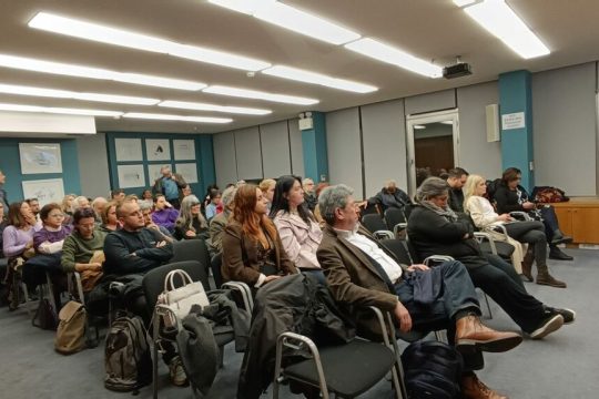 Από τη φετινή 24η Ετήσια Στρογγυλή Τράπεζα κατά των Διακρίσεων του κέντρου «Αντιγόνη» σε αίθουσα της ΕΣΗΕΑ