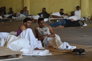 Η φωτογραφία είναι από παλαιότερη «φουρνιά» μεταναστών που μεταφέρθηκαν στον περίκλειστο χώρο της Κιτρένωσης στο Ρέθυμνο, τον περασμένο Ιούλιο