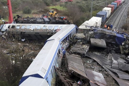 Από την σύγκρουση των τρένων στα Τέμπη