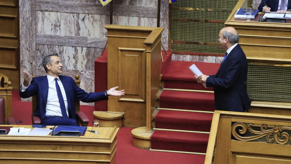 Ενώ οι αγρότες αγωνιούν και αγωνίζονται στα μπλόκα, Μητσοτάκης και Χατζηδάκης αλληλοθαυμάζονται