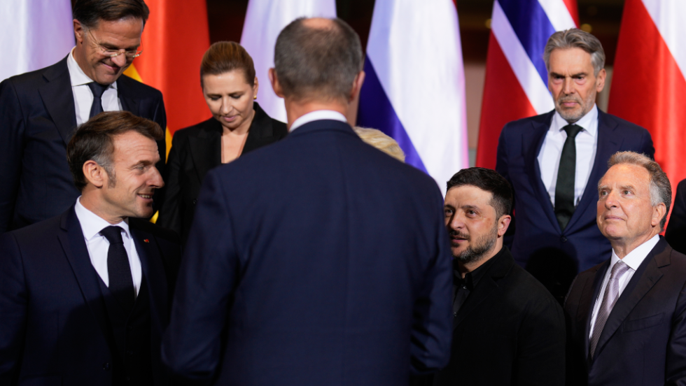 French President Emmanuel Macron, German Chancellor Friedrich Merz, Ukraine's President Volodymyr Zelenskyy, and Steve Witkoff, from left, stand together in the chancellery in Berlin