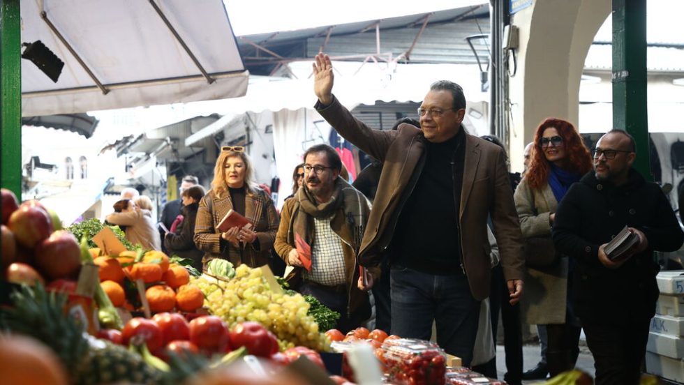Από την περιοδεία του Σωκράτη Φάμελλου στην αγορά της Θεσσαλονίκης το περασμένο Σάββατο