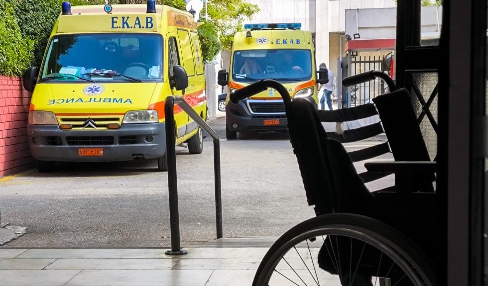 Σταθμός Λαρίσης: Χωρίς τις αισθήσεις του άνδρας που έπεσε από μπαλκόνι ξενοδοχείου