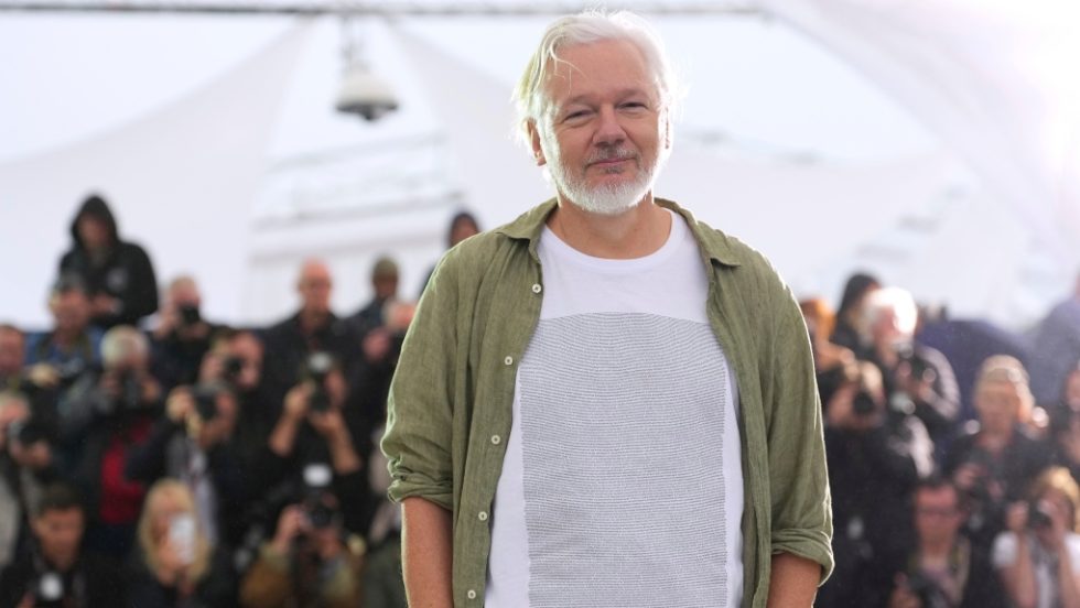 Assange_1020