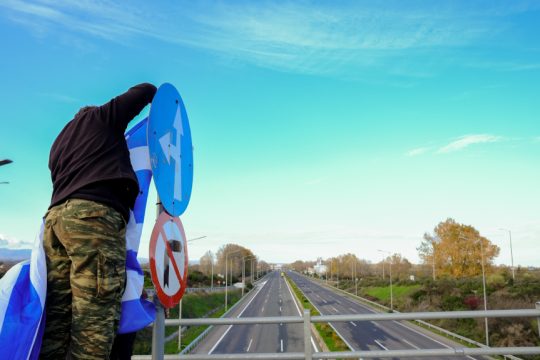 Αγρότες στα μπλόκα