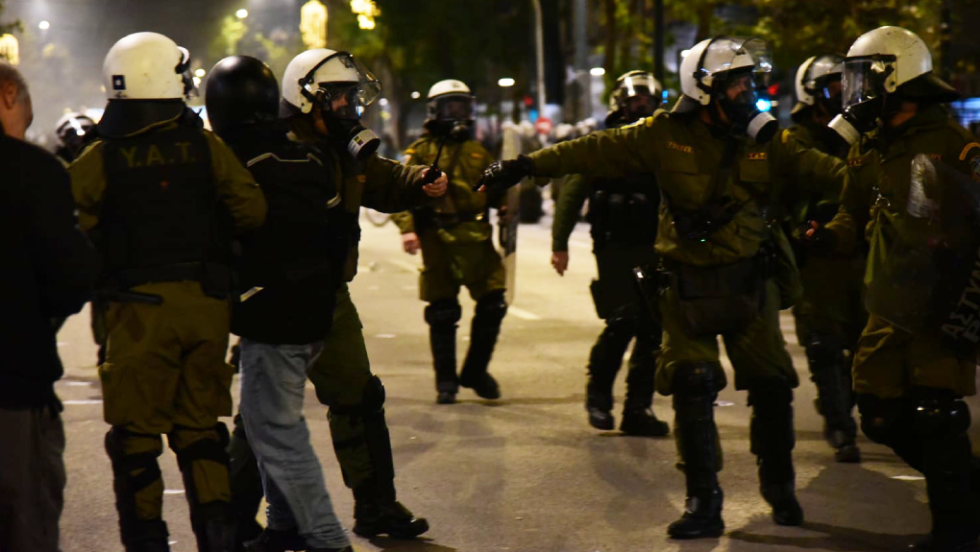 αστυνομική βία κατά διαδηλωτών