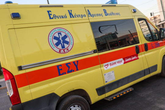 Σοβαρό τροχαίο στα Άνω Πατήσια: Φορτηγό παρέσυρε ηλικιωμένη