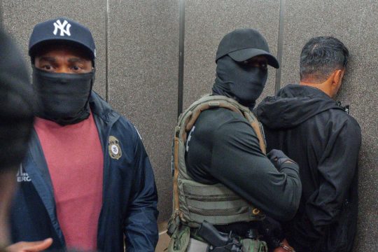 ICE πράκτορες