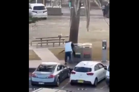 Αυστραλία επίθεση