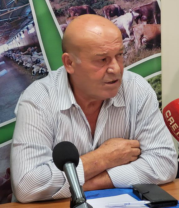 Ηχηρή αντίδραση, μέσω της «Εφ.Συν.», του προέδρου του Συνδέσμου Ελληνικής Κτηνοτροφίας Δ. Μόσχου στην εκτίμηση Τσιάρα ότι η γαλακτοπαραγωγή δεν έχει μειωθεί παρά τις μαζικές θανατώσεις ζώων