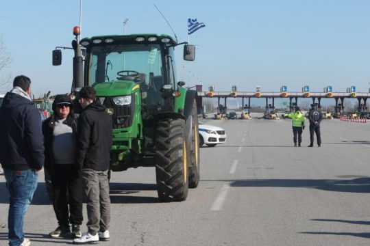 Τα τρακτέρ φεύγουν, αλλά θα ξανάρθουν