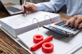 Κουτοπονηριές με το καθεστώς ΦΠΑ «μικρών επιχειρήσεων»