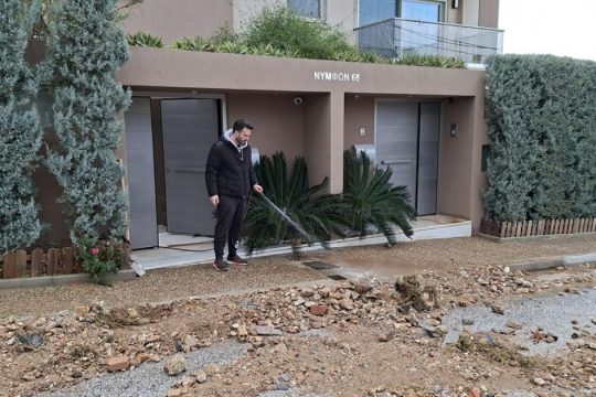Αθηναϊκή Ριβιέρα ή ανεξέλεγκτος μπαζωμένος χείμαρρος;