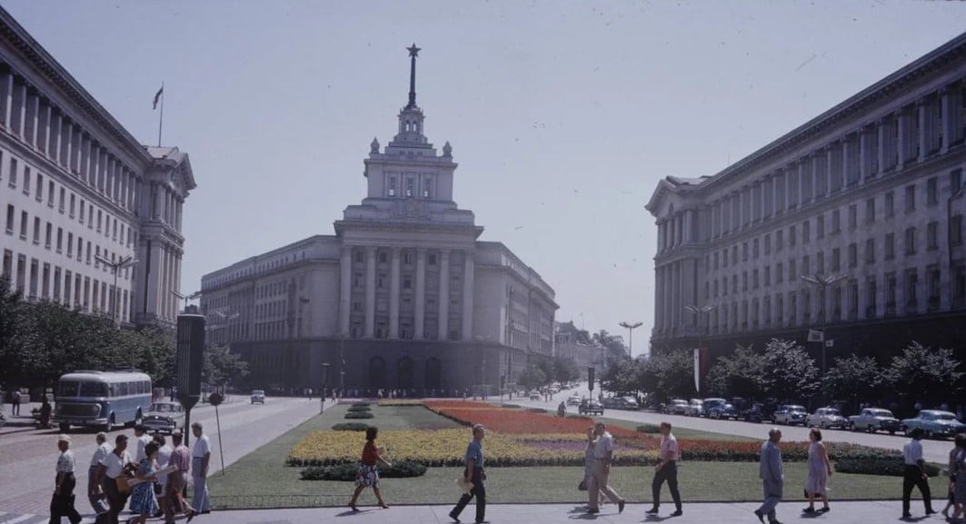Σόφια 1964. «Εδώ κι εκεί μπορούσες να δεις ένα κόκκινο αστέρι να διακοσμεί κάποιο δημόσιο κτίριο»…
