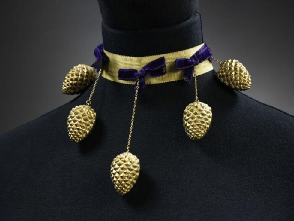 The Pagan Collection Choker. Elsa Schiaparelli © Victoria and Albert Museum, London