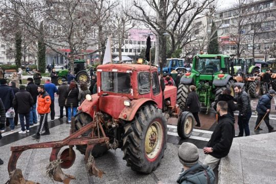 Αγρότες: Τα μπλόκα φεύγουν, τα αιτήματα μένουν [βίντεο]