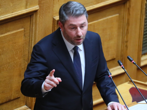 Τροπολογία ΠΑΣΟΚ για ελεύθερες συλλογικές διαπραγματεύσεις