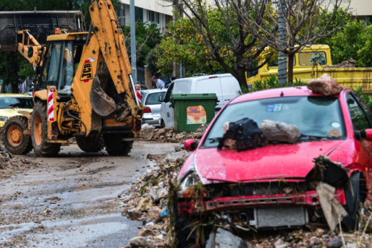 Αυτοψία στους δρόμους της Άνω Γλυφάδας και στον Υμηττό [βίντεο]
