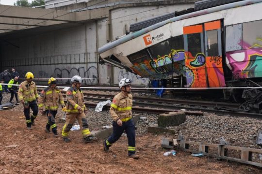 Εκτροχιασμοί τρένων στην Ισπανία: Οι μηχανοδηγοί απεργούν και απαιτούν δικαιοσύνη