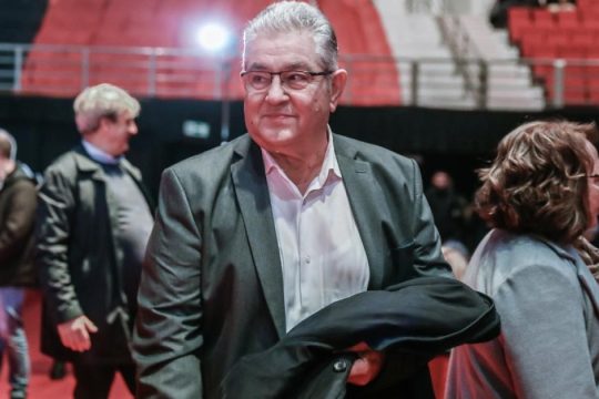Κουτσούμπας στο συνέδριο: «Η κυβέρνηση της ΝΔ μας σέρνει στο μακελειό»