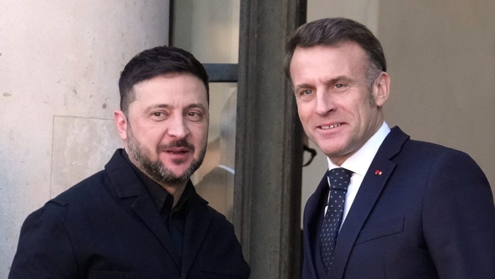 Macron_Zelenskyy_Elysees_1020_1