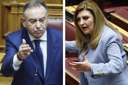 Ανταλλαγή πυρών Κέλλα - Λιακούλη για την ευλογιά και τα εμβόλια