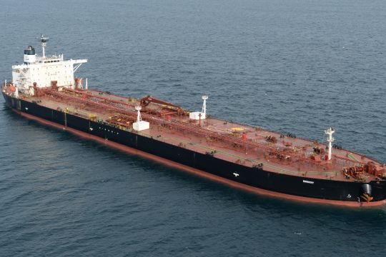 Bloomberg: Ελληνόκτητο τάνκερ πέρασε τα Στενά του Ορμούζ με 1 εκατ. βαρέλια πετρελαίου