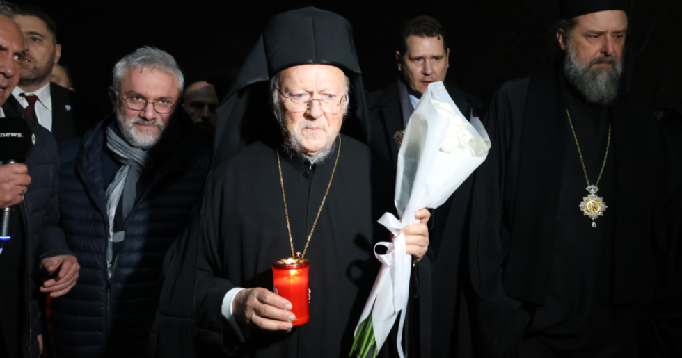 Λουλούδια στη μνήμη των οπαδών του ΠΑΟΚ άφησε ο Οικουμενικός Πατριάρχης