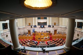 Αναπόφευκτη η μετάβαση από τις μονοκομματικές στις κυβερνήσεις συνασπισμού κομμάτων