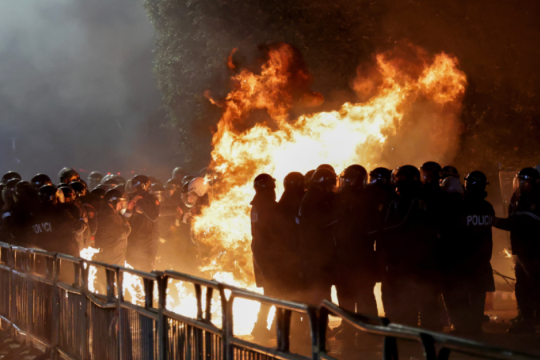 Νύχτα ταραχών στην Αλβανία: Διαδηλώσεις κατά του Έντι Ράμα