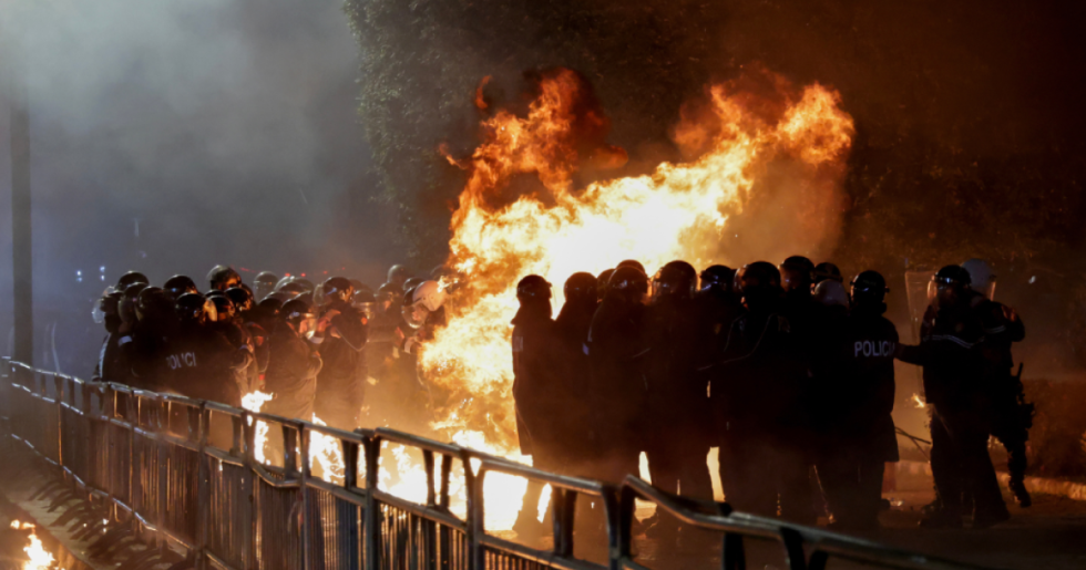 Νύχτα ταραχών στην Αλβανία: Διαδηλώσεις κατά του Έντι Ράμα