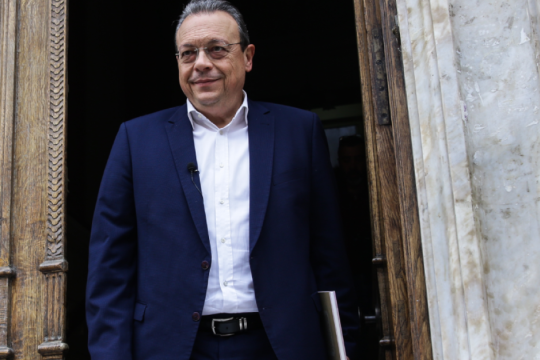 Φάμελλος: Πρώτα εξαπάτηση των μικρομεσαίων, τώρα λουκέτα