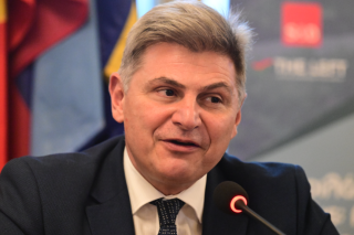 Ο Φαραντούρης θα συμμετέχει «με χαρά» στο συνέδριο του ΠΑΣΟΚ