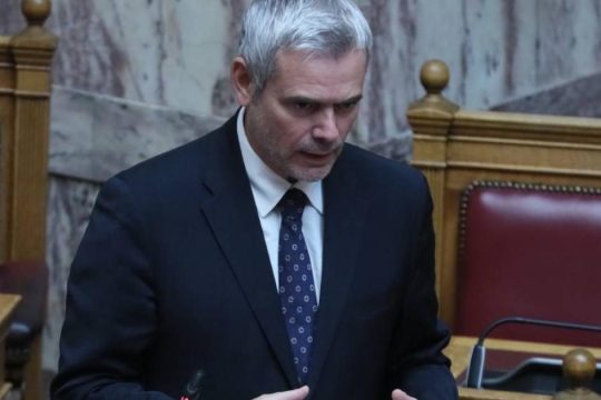 Στη Βουλή η αδιαλλαξία της efood - Τι απαντά ο υφυπουργός Εργασίας [βίντεο]