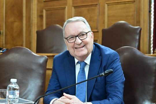 Ο Καρασμάνης «καίει» Βορίδη - Αυγενάκη για τις «επιδρομές» Φραπέ στα υπουργεία