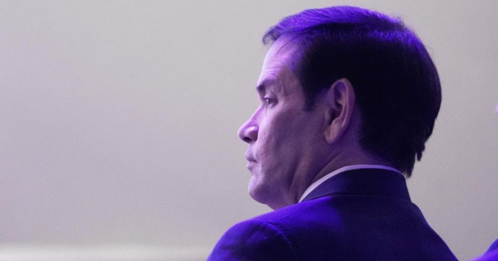 Ζητούν πλήρη υποταγή από την Ροντρίγκεζ - Απειλούν με νέα επίθεση στη Βενεζουέλα